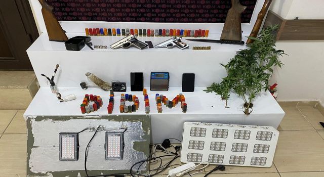 Didim’de şüpheli evde silah ve uyuşturucu madde ele geçirildi