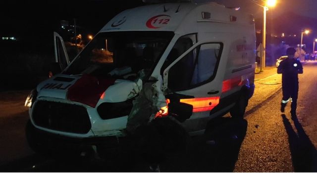 Kuşadası'nda Ambulans Kaza Yaptı