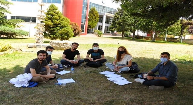 ADÜ'lü Öğrencilere Rektörden Çay İkramı