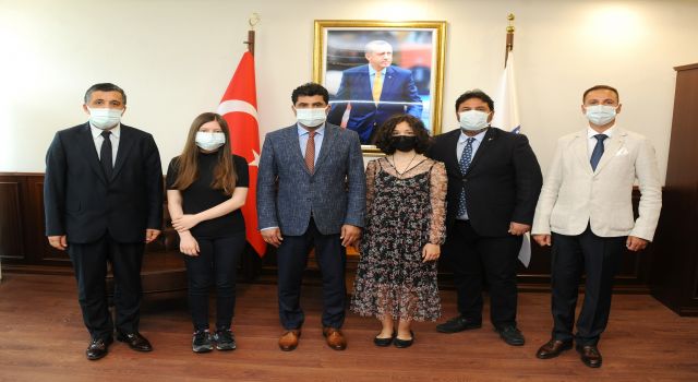 Devlet Konservatuarı Öğrencileri ADÜ Rektörü Aldemir'i Ziyaret Etti