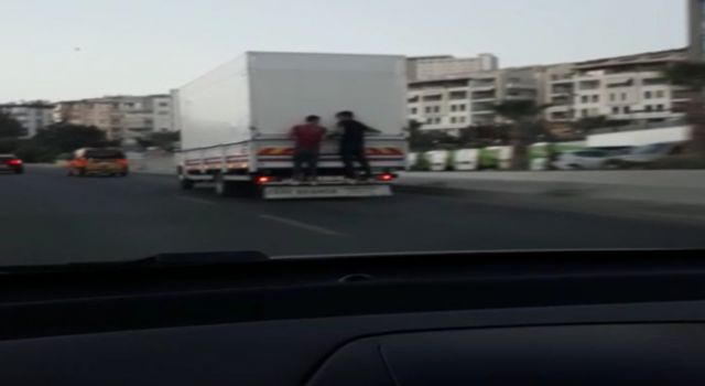 Ölümle Dalga Geçercesine Yolculuk Yaptılar