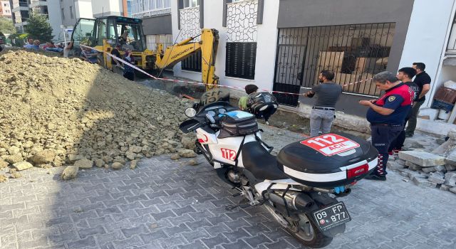 Kuşadası'nda Göçük Altında Kalan İşçiyi Motorize Ambulans Kurtardı