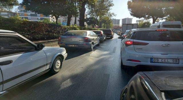 Okulların Açılmasıyla, Sabah Trafiği Kilitlendi