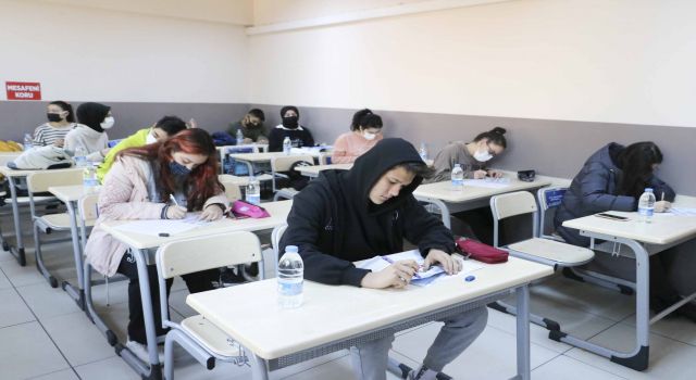 Aydın Büyükşehir Belediyesi öğrenciler için ücretsiz deneme sınavı düzenledi