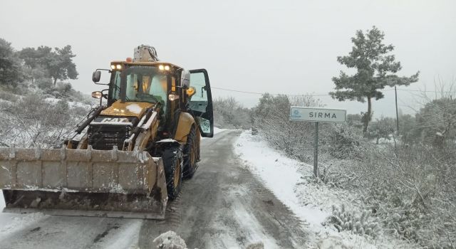 Büyükşehir ekipleri karla mücadele çalışmalarına devam ediyor
