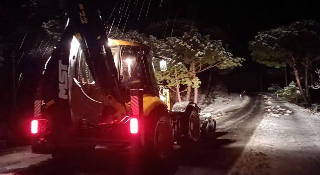 Aydın Büyükşehir Belediyesi ekipleri karla mücadeleye devam ediyor