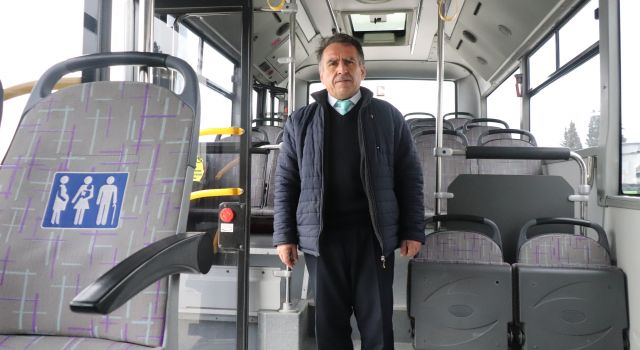 Kahraman şoför bayılan yolcuyu güzergah değiştirip hastaneye yetiştirdi