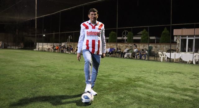 Halısaha turnuvasının başlama vuruşunu Başkan Özcan yaptı