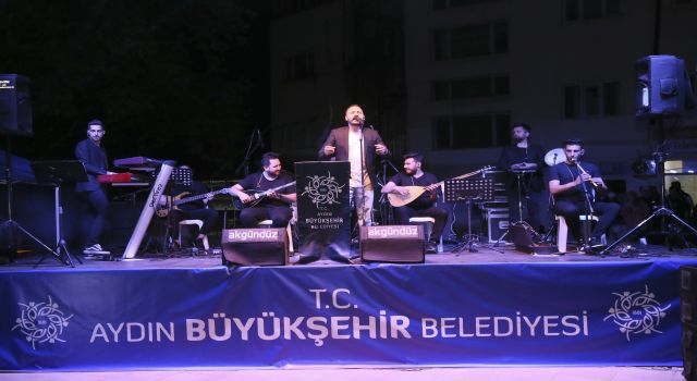 Karacasulular Büyükşehir'in Bahar Konseriyle Doyasıya Eğlendi