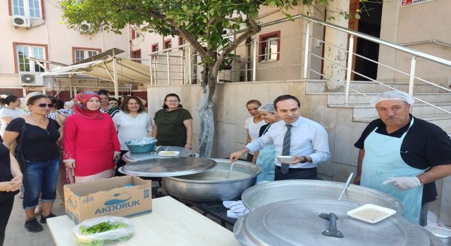 İlçe Sağlık Müdürlüğü'nden aşure hayrı