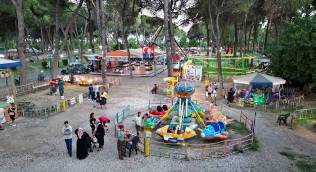 Nazilli’de 7’den 70’e herkes bayramda lunaparka akın etti