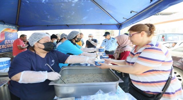 AYDIN BÜYÜKŞEHİR BELEDİYESİ VATANDAŞLARA AŞURE İKRAM ETTİ