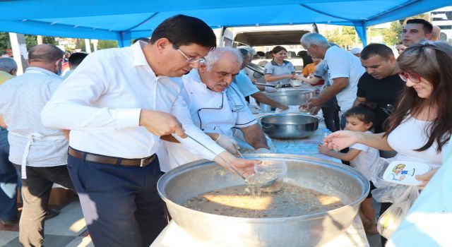 Nazilli Belediyesi aşure bereketini binlerce kişiyle paylaştı