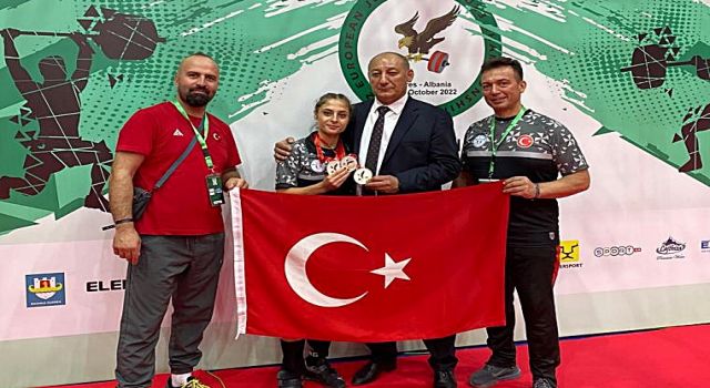 ARNAVUTLUK'TA MADALYA YAĞMURU