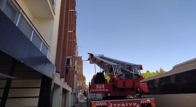 Evde kimse yokken yangın çıktı, itfaiye anında müdahale etti