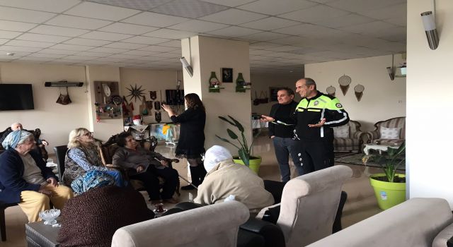 Huzurevi sakinlerine trafik eğitimi