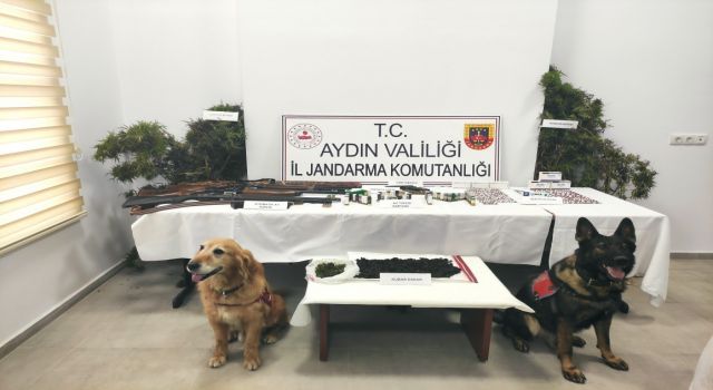 Jandarmanın hassas burunlu köpekleri uyuşturucuya geçit vermiyor