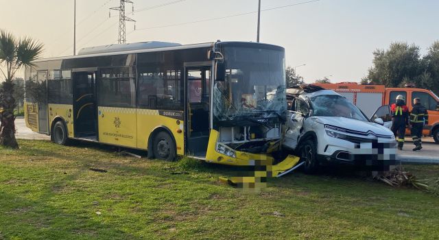 Halk otobüsü ile otomobil çarpıştı: 1 ölü, 4 yaralı