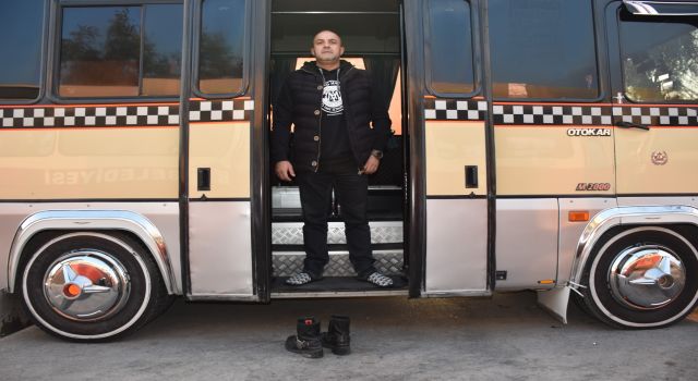 Hayalini gerçekleştirmek için aldığı minibüsü karavana çevirdi