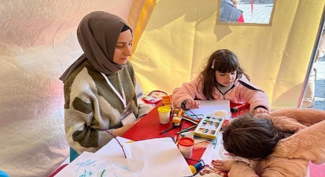Depremi yaşayan çocuklar için ’’oyun en iyi ilaçtır’’