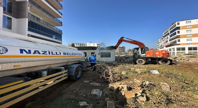 Nazilli Belediyesi, yeni açılacak yollar için engelleri kaldırıyor