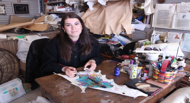 2 bin 200 yıllık parşömen kağıdı, kadın elinde sanata dönüştü