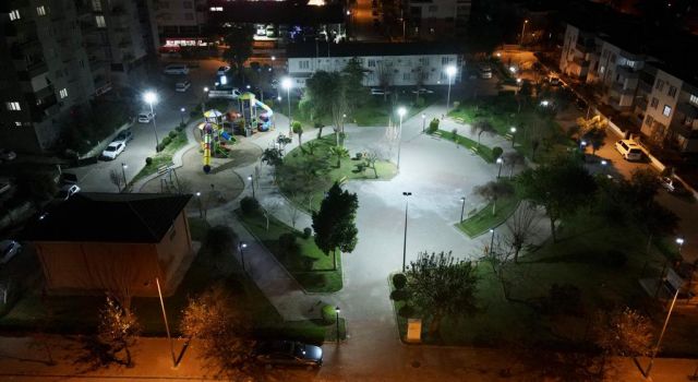 Nazilli’de parklar gece gündüz ışıl ışıl