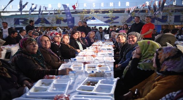 Binlerce Aydınlı, Büyükşehir'in iftar sofrasında buluştu