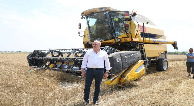Didim’de ikinci kez buğday hasadı sevinci yaşandı