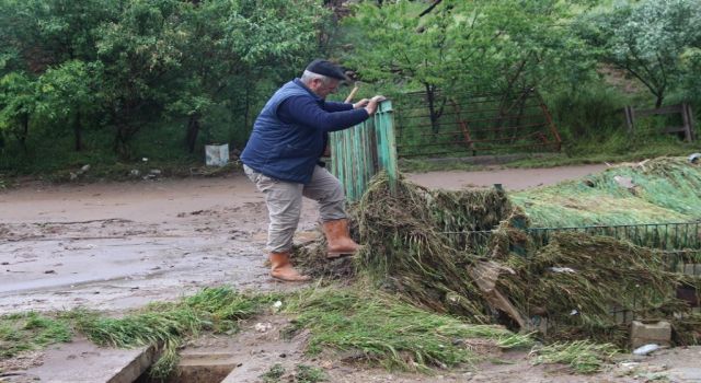 Sel suları buzdolabı ve çamaşır makinesini sürükledi