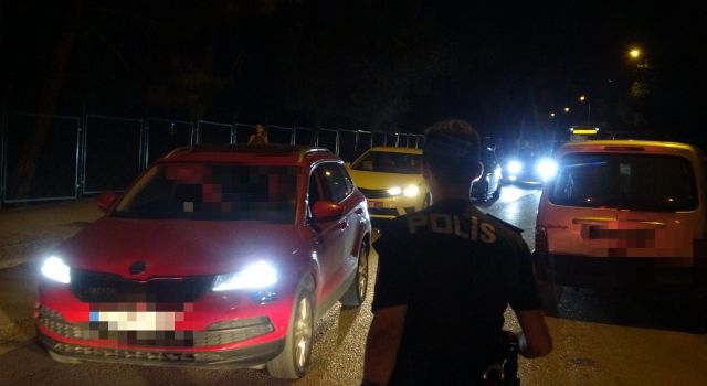 Denetimden kaçmak isterken başka araca çarptı