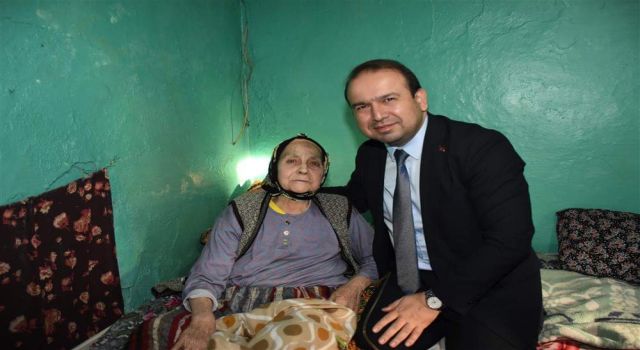 Aydın İl Sağlık Müdürü evlerinde hastaları ziyarette bulundu