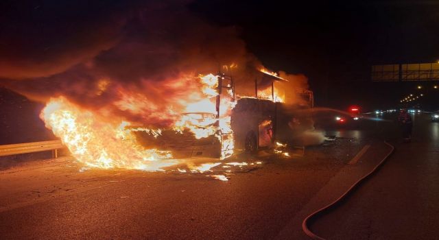 Yolcu otobüsü alev alev yandı