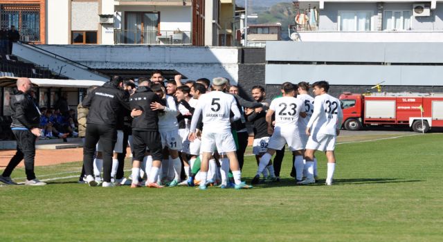 Naz Naz Ankara Demirspor'u ağırladı