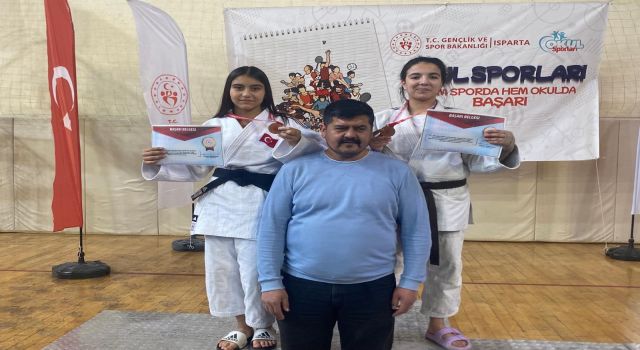 Aydın'ın başarılı kızları Türkiye finaline hak kazandı 