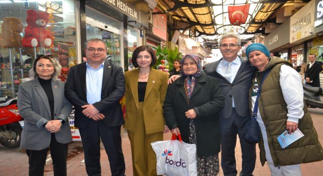 Başkan Adayı Tetik çarşı esnafı ile kucaklaştı