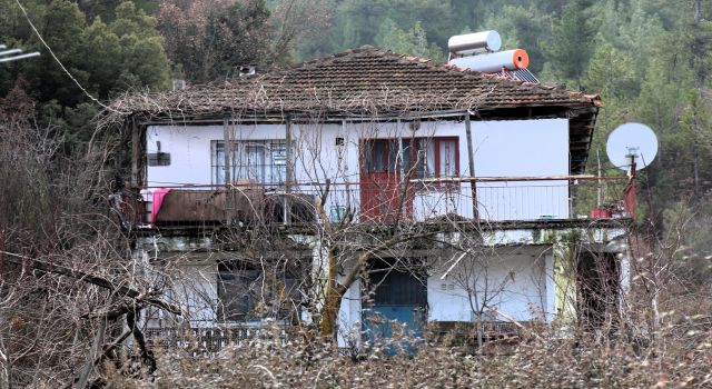 Komşusunu öldürüp evine taziyeye gitmişler