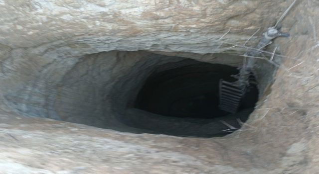 Tarihi eser bulma hayaliyle 30 metre kuyu kazdılar