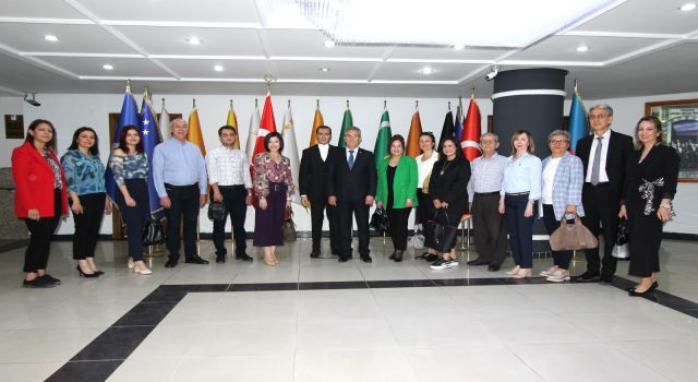 Başkan Tetik hem belediye işlerine hem vatandaşlara koşuyor