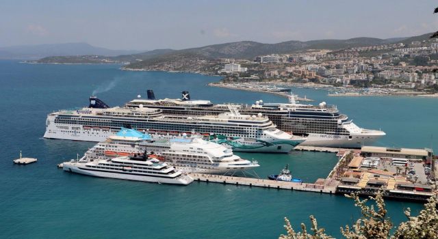 Kruvaziyer bereketi esnafın yüzünü güldürüyor