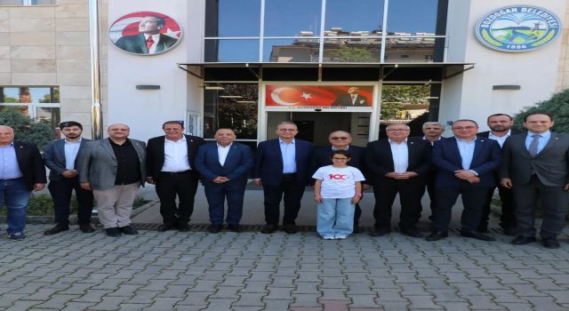 CHP’Lİ VEKİLLERDEN BAŞKAN ÖZEL’E ÖVGÜ