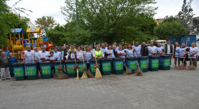 Didim Belediye Başkanı Gençay'da temizliğe katıldı 