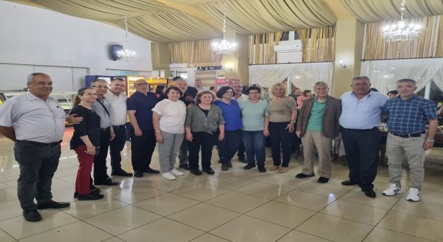 Nazilli'deki kurum çalışanlarından emekli meslektaşlarına veda yemeği