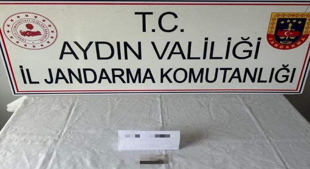 Şüpheli şahısların üzerlerinden uyuşturucu madde ele geçirildi