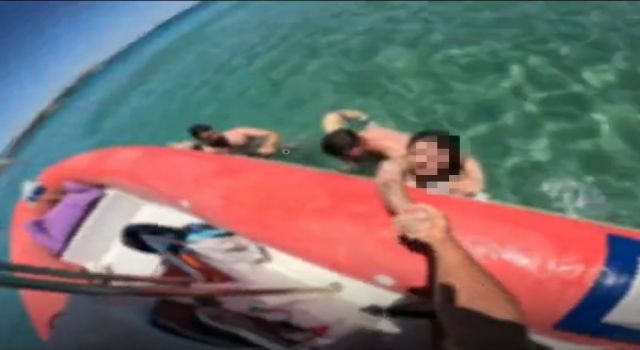 Boğulma tehlikesi geçiren kadını cankurtaranlar kurtardı