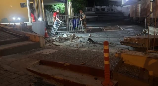 Otomobilin okulun bahçesine girme anı kamerada