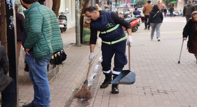 1 SAATTE 3 BİN İZMARİT TOPLANDI