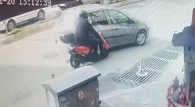 Motosiklete çarpıp kaçtı, kameradan kaçamadı