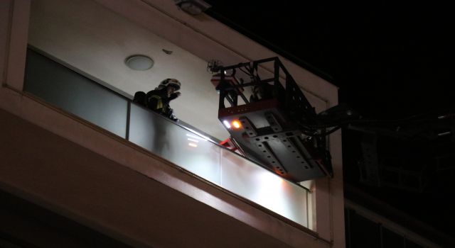 Dumanların kapladığı 7 katlı rezidansta korku dolu anlar yaşandı