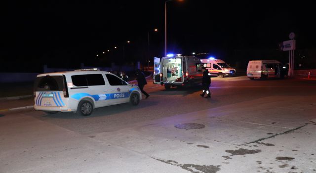 İki kişiyi bıçaklayıp arabalarıyla kaçtılar